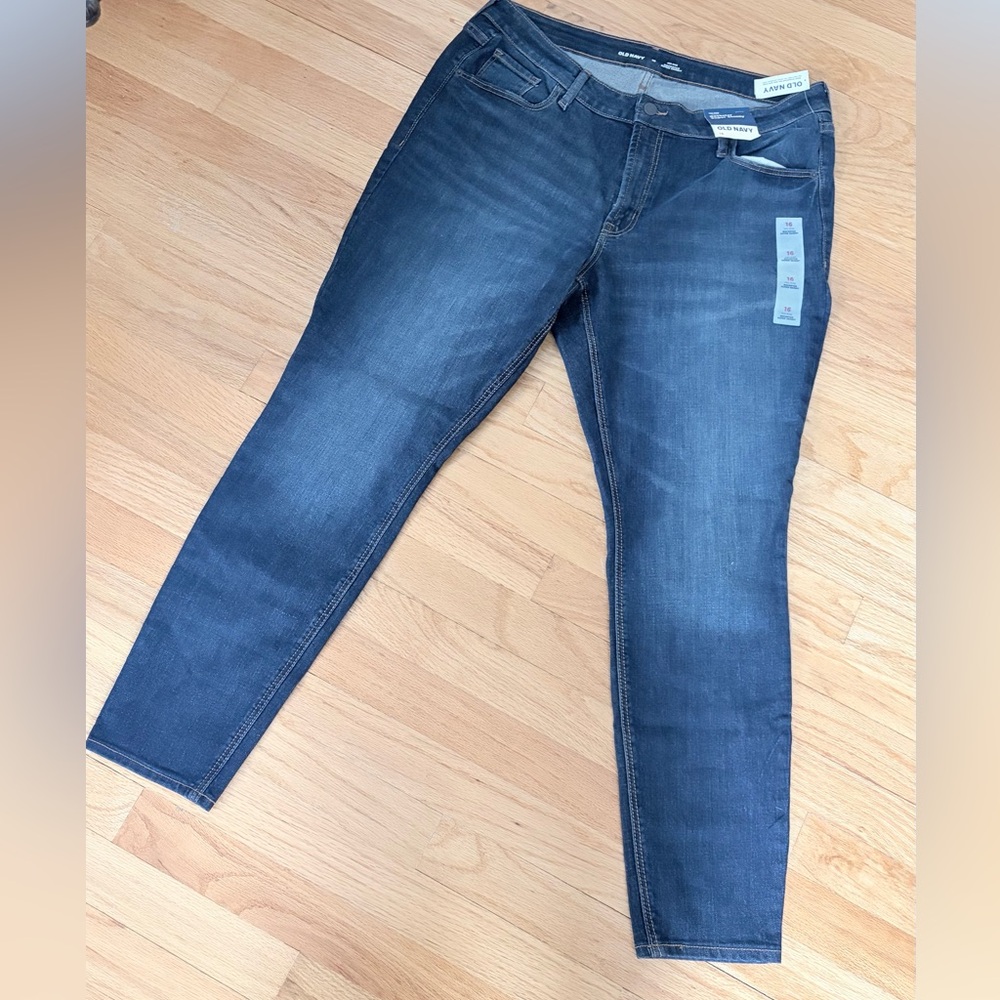 Old Navy Women’s Mid Wash Skinny Jeans
